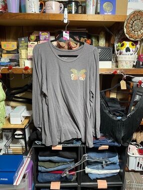 #393 size 3 slub jersey torrid Gray Long-Sleeve Tee w/Colorful Butterfly Graphic